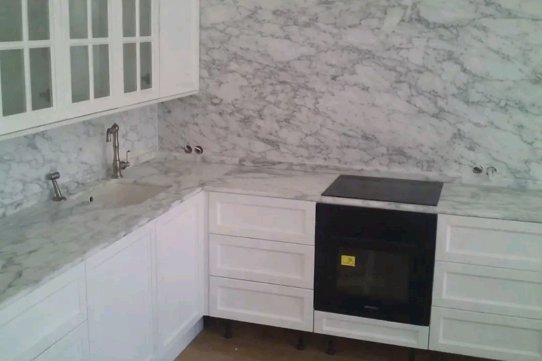 Kuchnia Blat kuchenny połączony że ściana