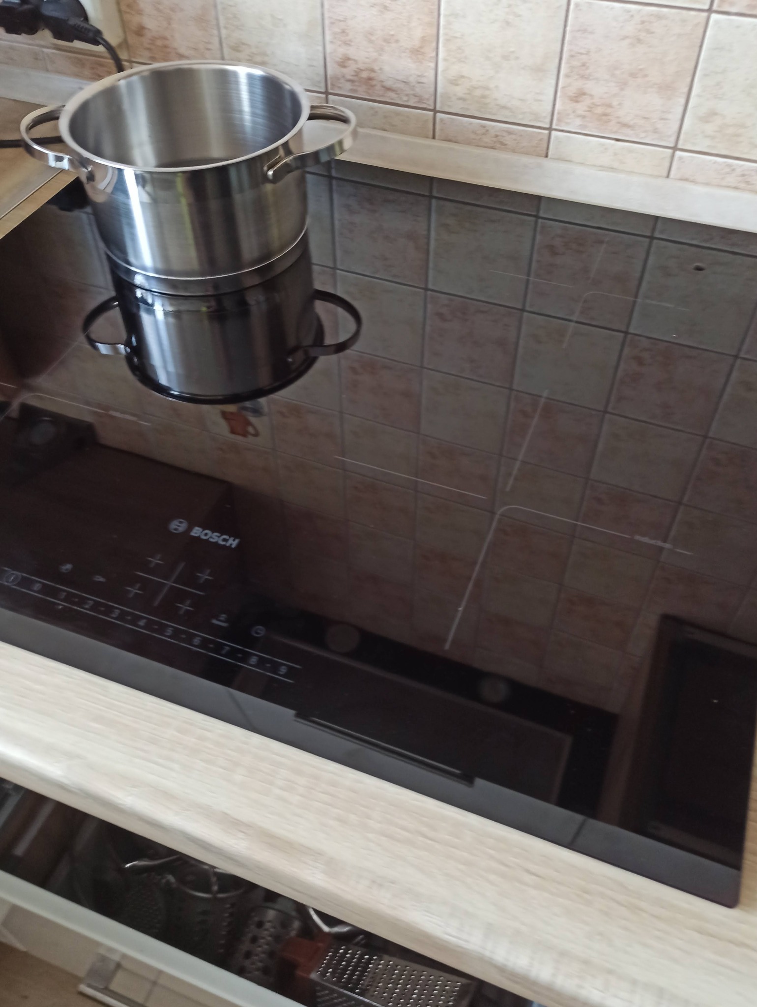 Indukcja zamontowana. Działa. Klientka zadowolona.