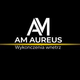 AM AUREUS WYKOŃCZENIA WNĘTRZ - Minimalistyczne logo firmy AM AUREUS na czarnym tle z poziomą, złotą linią. Pod napisem widnieje tekst 'Wykończenia wnętrz'.