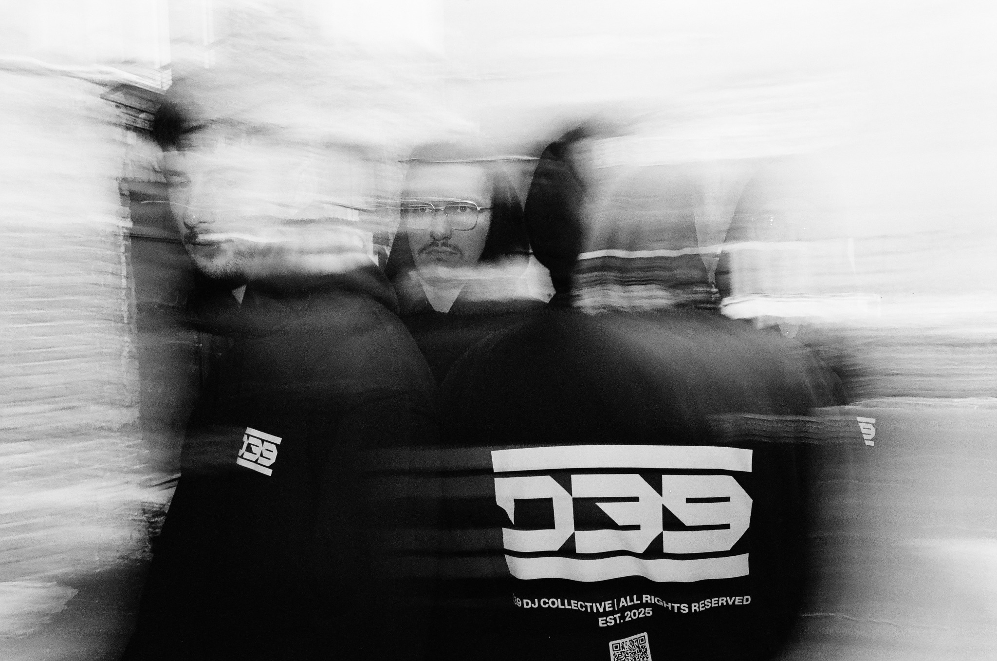 Zdjęcia grupowe z efektami - moim ulubionym 'rozmazem', który nawiązuje do poziomego charakteru loga D39