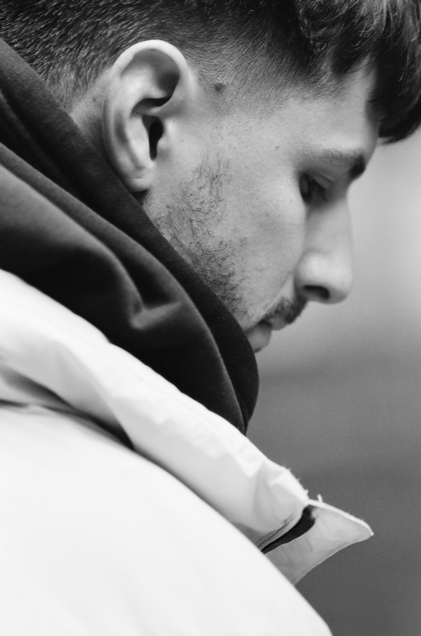 Chcąc uzyskać wartstwowość kompozycji - nakładające się odcienie czarnego