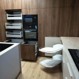 Chcesz taką u siebie? Napisz do nas — przygotujemy projekt idealnie dopasowany do Twojego domu.