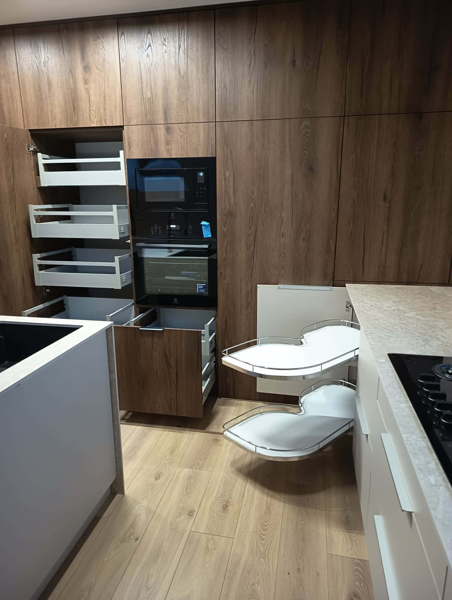 Chcesz taką u siebie? Napisz do nas — przygotujemy projekt idealnie dopasowany do Twojego domu.