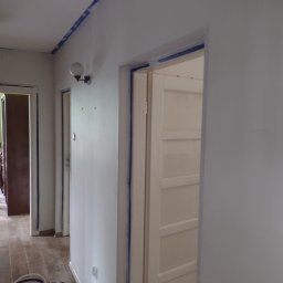 DES TRANSPORT SPÓŁKA Z OGRANICZONĄ ODPOWIEDZIALNOŚCIĄ - W trakcie malowania.