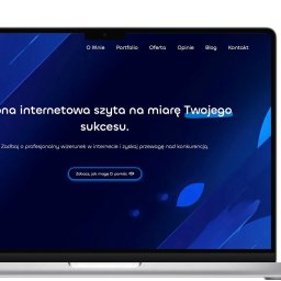 Moja autorska wizytówka internetowa stworzona z myślą o rozwoju marki osobistej i pomocy innym. W ramach prac wdrożyłem bloga, na którym regularnie publikuję edukacyjne treści.