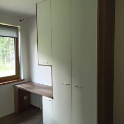 Kacper Moczydłowski Claserio Pracownia Stolarska - Realizacja szafy z biurkiem fronty laminowane