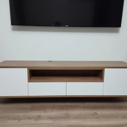 Kacper Moczydłowski Claserio Pracownia Stolarska - Realizacja szafka wisząca rtv fronty lakierowane