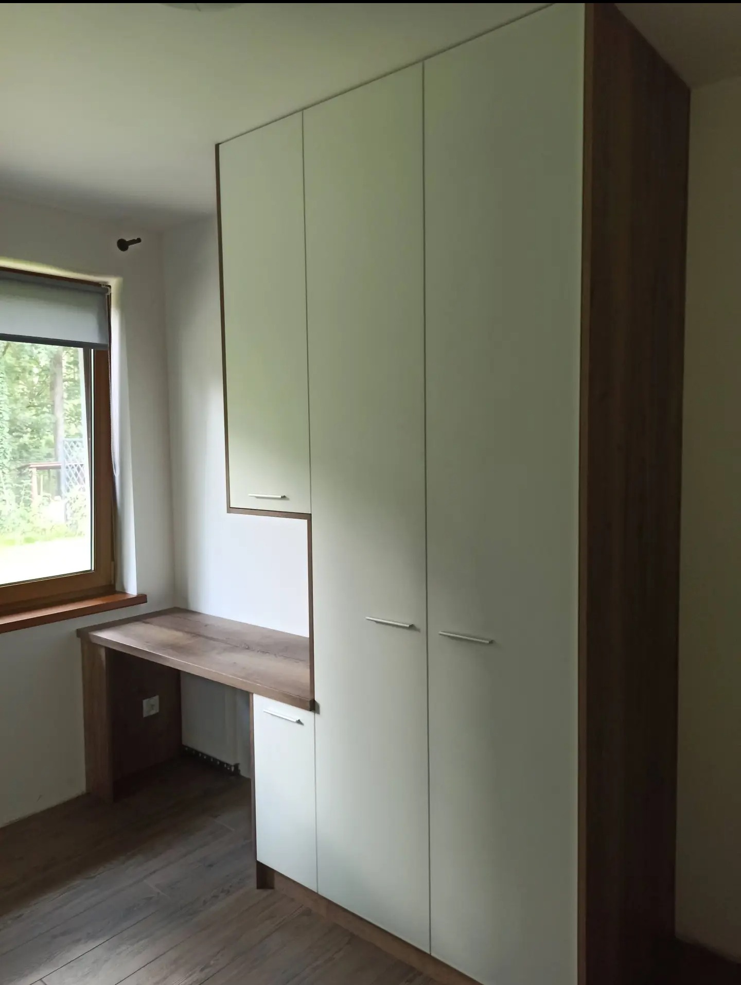 Realizacja szafy z biurkiem fronty laminowane