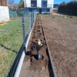 MAXMEL - Przed domem Puck