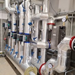 Profesjonalna izolacja kotłowni wełną mineralną – mniejsze straty ciepła i estetyka.