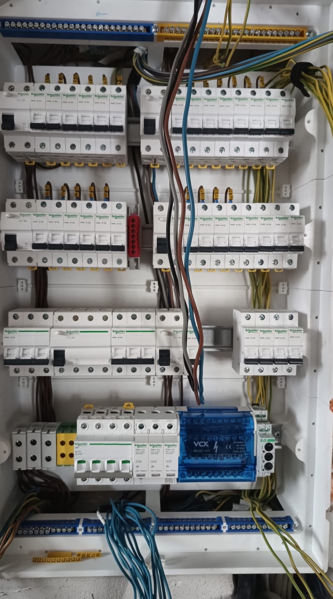 Kompleksowa instalacja w trakcie prac