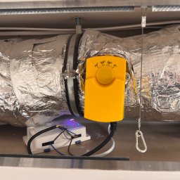 Sterowanie zaworem powietrza w kanale klimatyzacji.