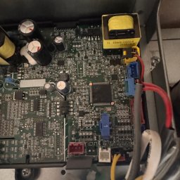 Życie jest proste gdy wszystkie wtyczki do siebie pasują i do tego mają kolor jak w instrukcji ten producent mnie pozytywnie zaskoczył().