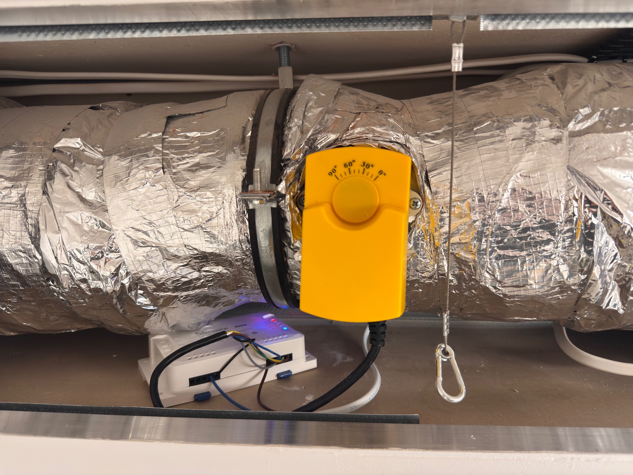 Sterowanie zaworem powietrza w kanale klimatyzacji.