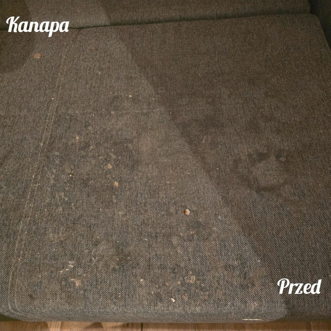 Fragment szarej kanapy z widoczną różnicą w czystości tapicerki, prezentujący stan 'przed' czyszczeniem. Widoczne zabrudzenia i plamy na powierzchni materiału.