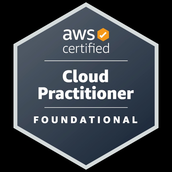 Certyfikat AWS Certified Cloud Practitioner w kształcie sześciokąta na czarnym tle. Logo AWS z pomarańczowym symbolem zaznaczenia.