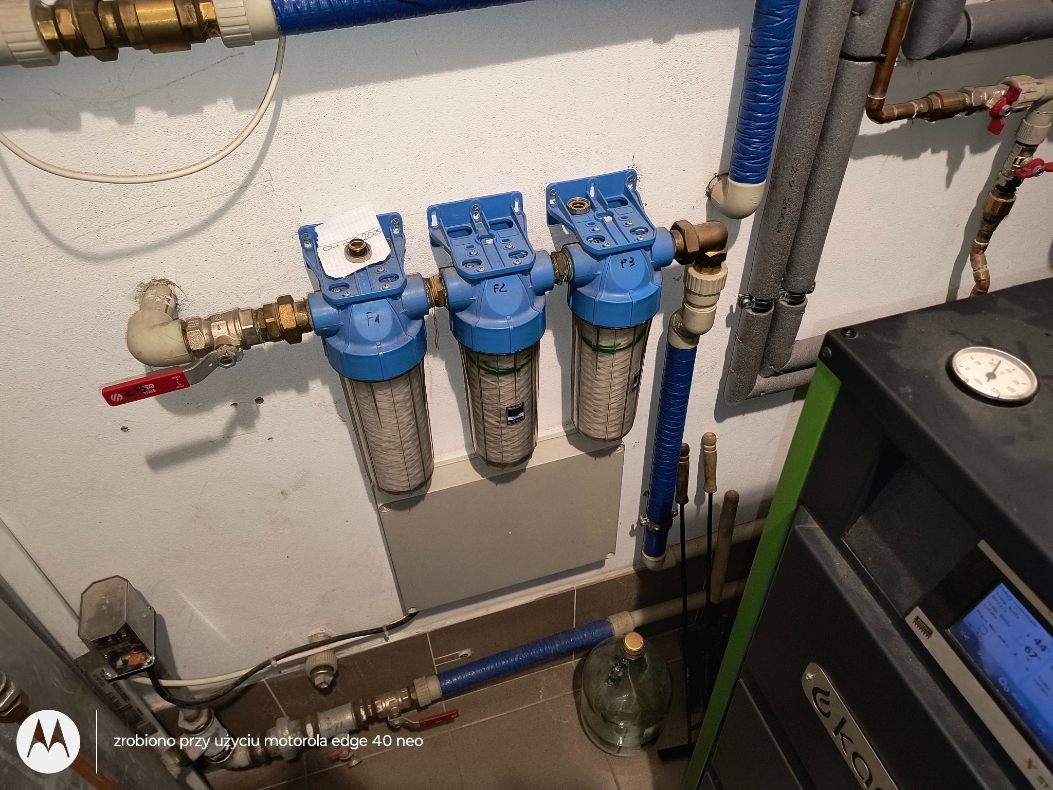 Montaż 3-stopiowych filtrów do wody użytkowej