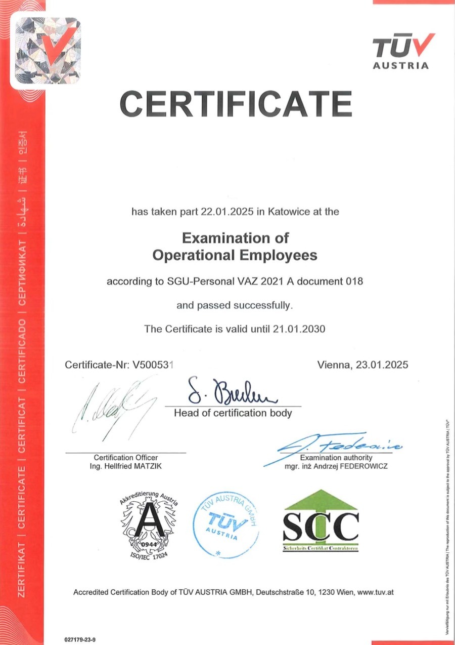 Certyfikat TÜV Austria potwierdzający pomyślne zdanie egzaminu przez pracowników operacyjnych, ważny do 21.01.2030. Zawiera podpisy i pieczęcie.