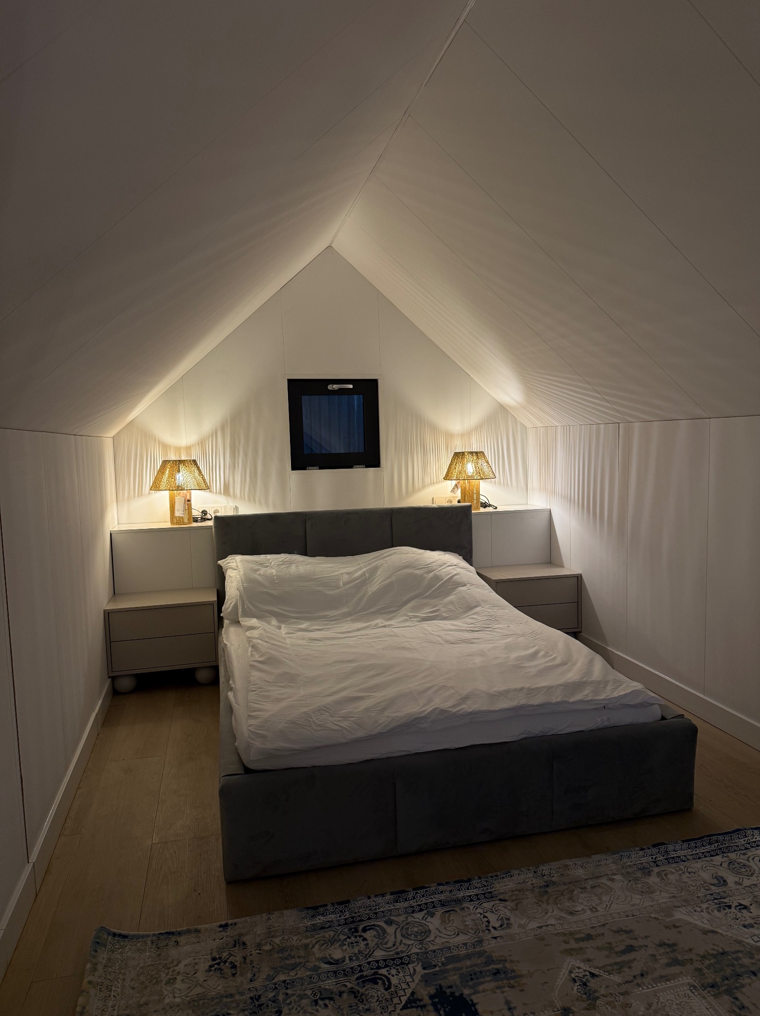 Montaż ścian magnetycznych