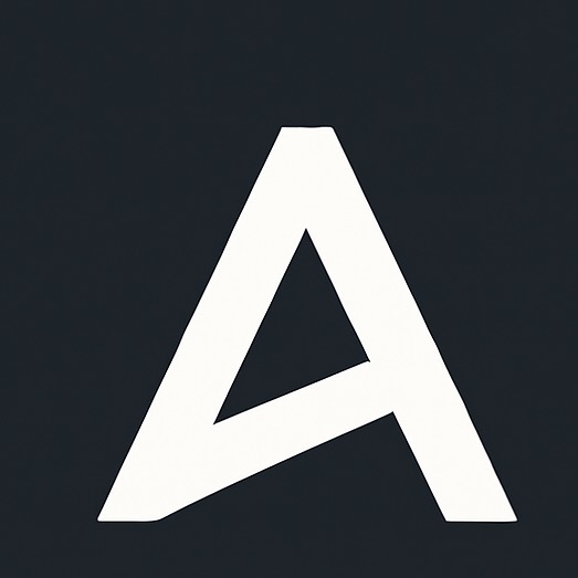 Minimalistyczna grafika: biała litera A na ciemnym, jednolitym tle. Prosta, geometryczna forma z subtelnym cieniowaniem, tworząca nowoczesny i elegancki wygląd.