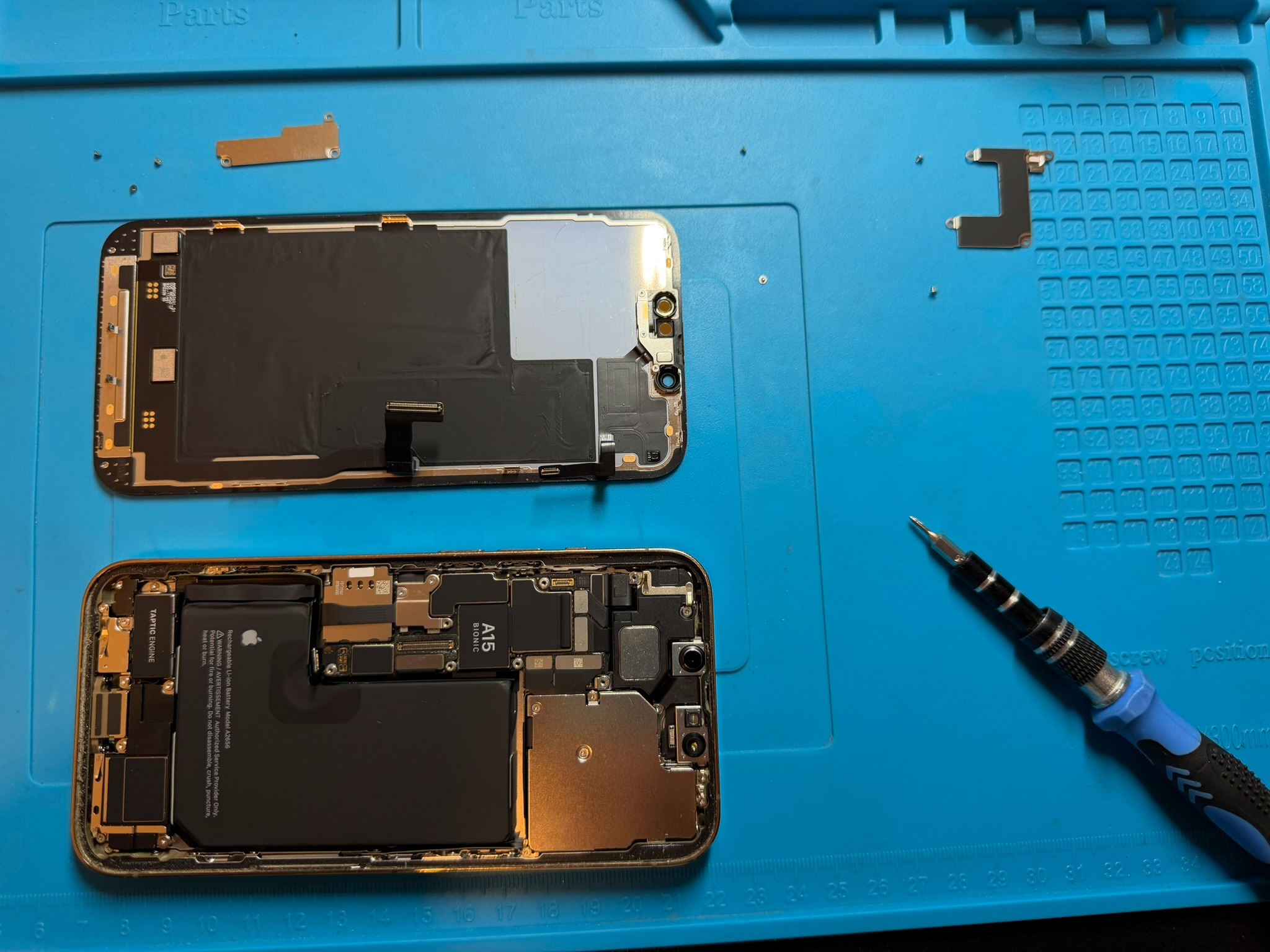 Iphone wymiana wyświetlacza