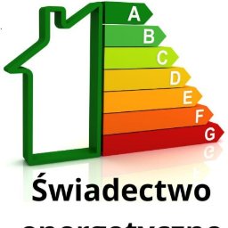 Adam Frąk Eco-Dom SE - Grafika świadectwa energetycznego: zielony obrys domu z kolorową skalą efektywności energetycznej (A-G) na białym tle. Tekst: 'Świadectwo energetyczne'.