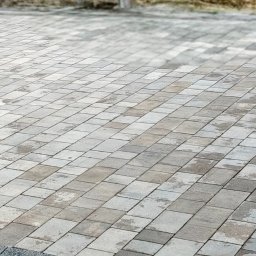 Irena Kozakiewicz - Podjazd z kostki z odzysku