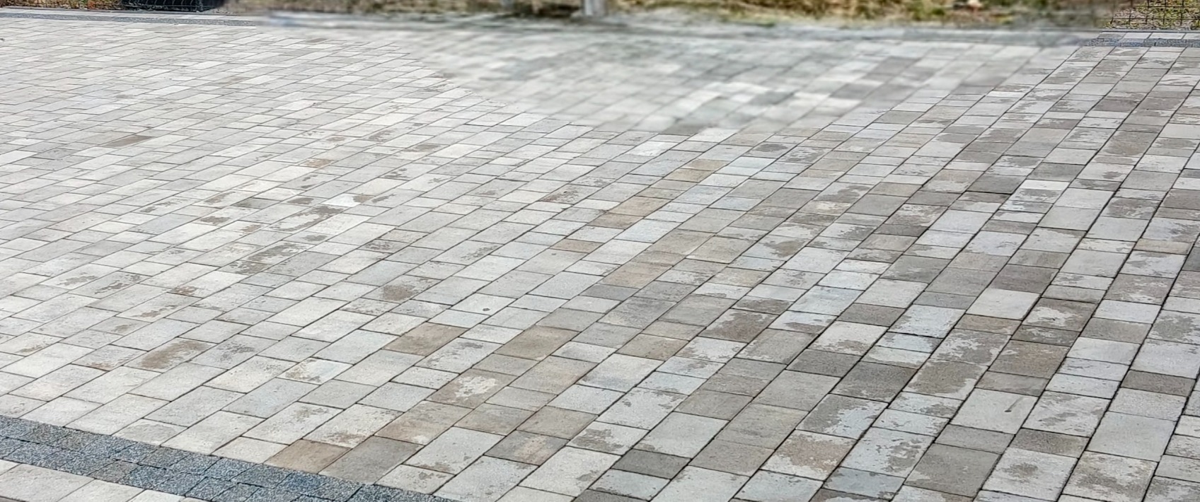 Podjazd z kostki z odzysku