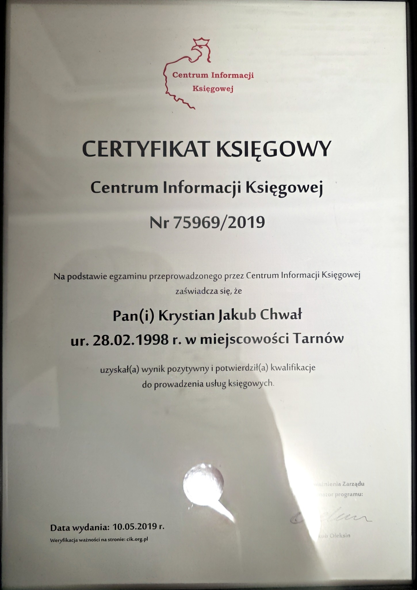 Certyfikat księgowy Centrum Informacji Księgowej w ramce, potwierdzający kwalifikacje do prowadzenia usług w Krakowie. Data wydania: 10.05.2019.