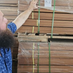 Deska tarasowa - kontrola przed wysyłką