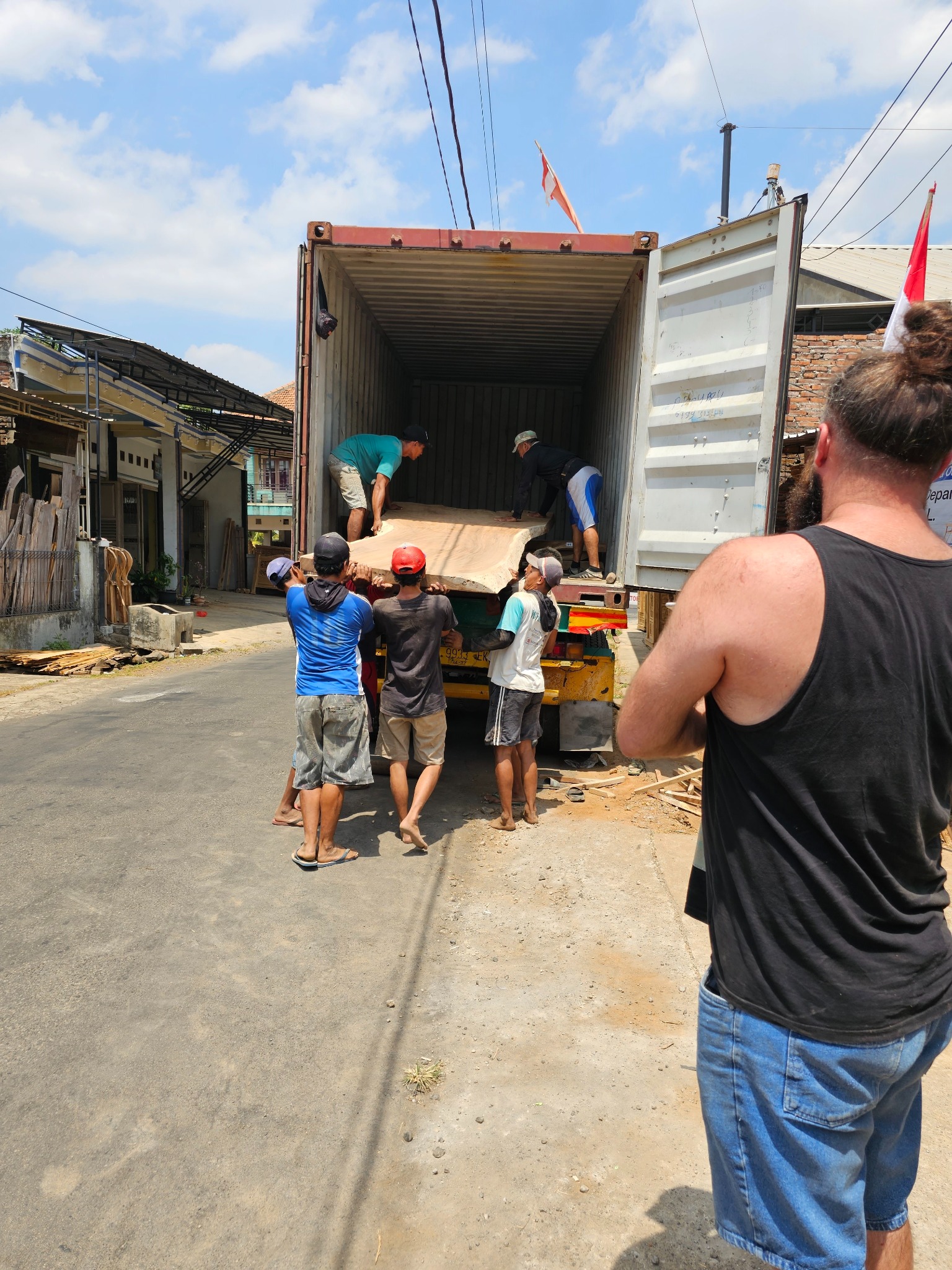 Wysyłka różnych produktów do naszych magazynów w Polsce