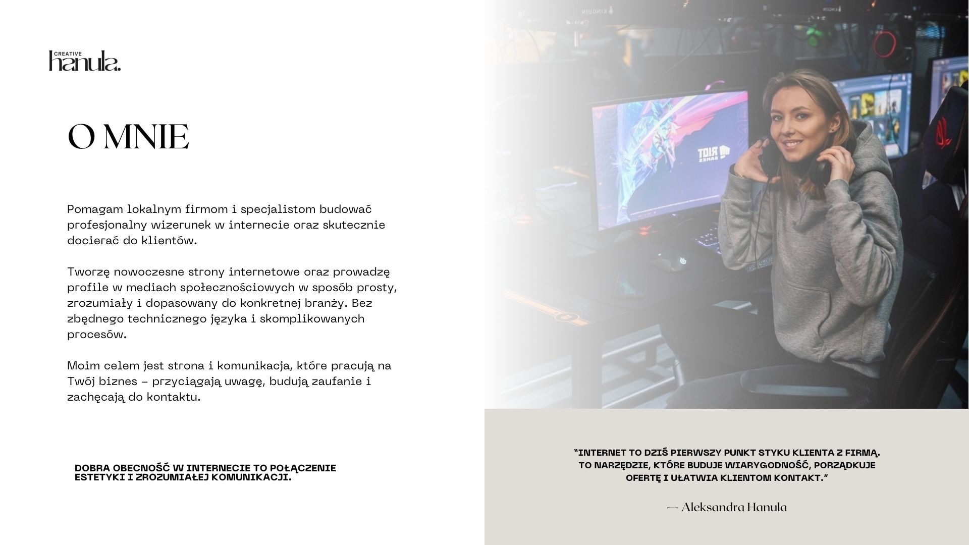 Kobieta w szarej bluzie z kapturem siedzi przed komputerem z grafiką. Widoczne logo firmy i tekst o budowaniu wizerunku w internecie. Stonowana kolorystyka.