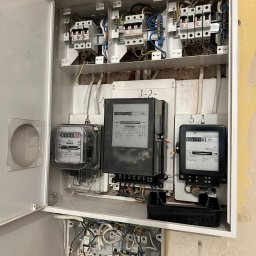 Montaż nowej rozdzielnicy w budynku użyteczności publicznej - efekt przed