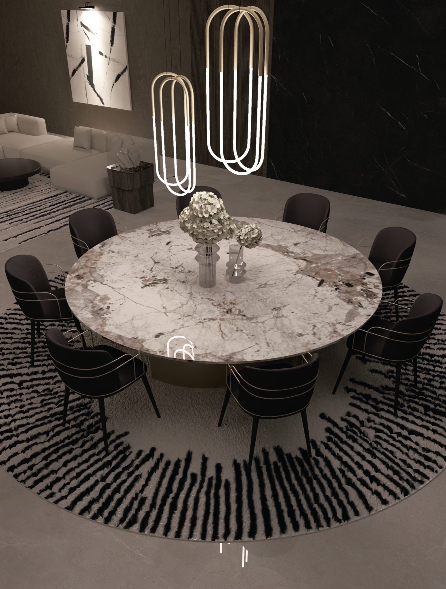 Elegancka jadalnia z okrągłym stołem z marmurowym blatem, otoczonym czarnymi krzesłami z złotymi akcentami. Nad stołem wiszą nowoczesne, podłużne lampy.