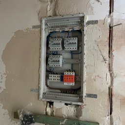 B&G Electronics - Montaż rozdzielnicy elektrycznej