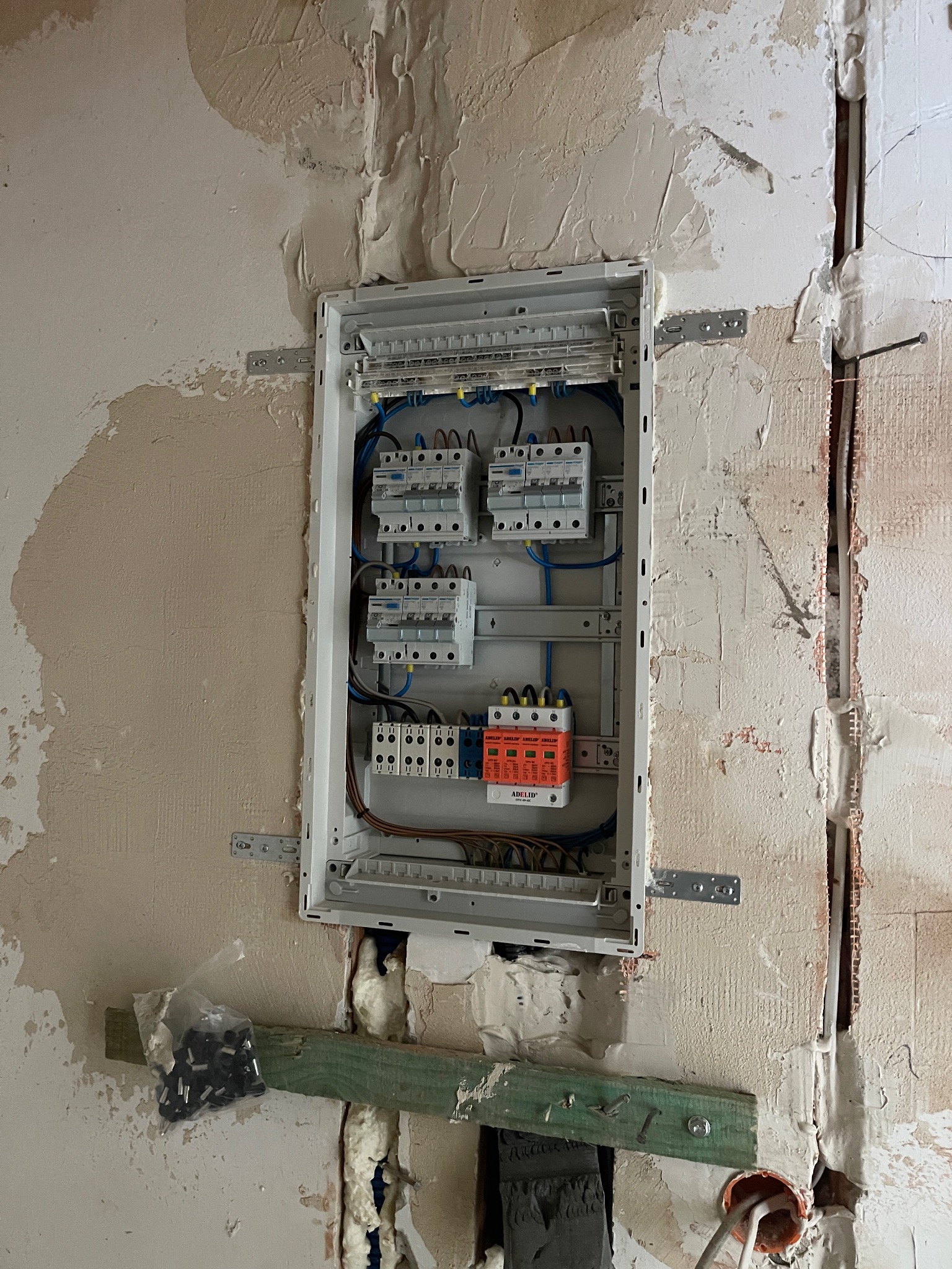 Montaż rozdzielnicy elektrycznej