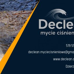 Declean Mycie Ciśnieniowe - Dysza myjki ciśnieniowej czyści kostkę brukową, widoczny efekt czyszczenia. W tle logo firmy DeClean i dane kontaktowe na granatowym tle.