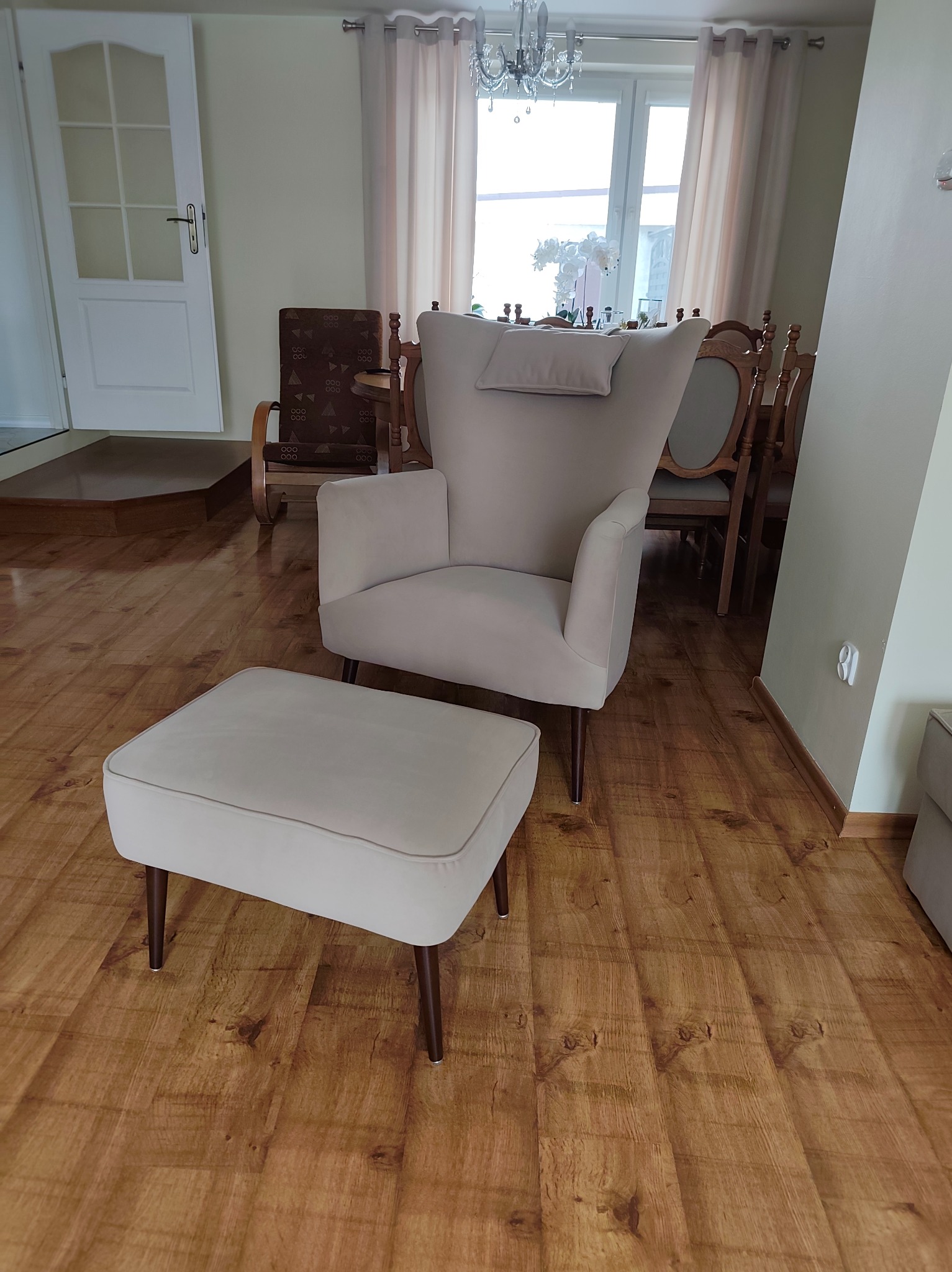 Nowy fotel plus podnóżek