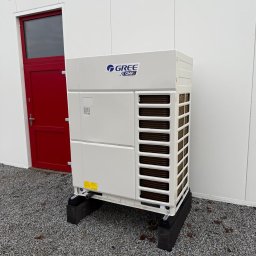 Protechnik Tomasz Uss - Montaż dużego systemu VRV