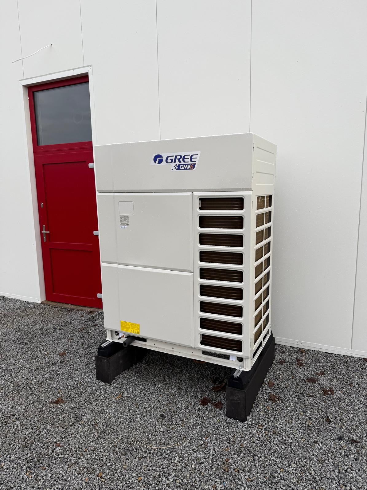 Montaż dużego systemu VRV