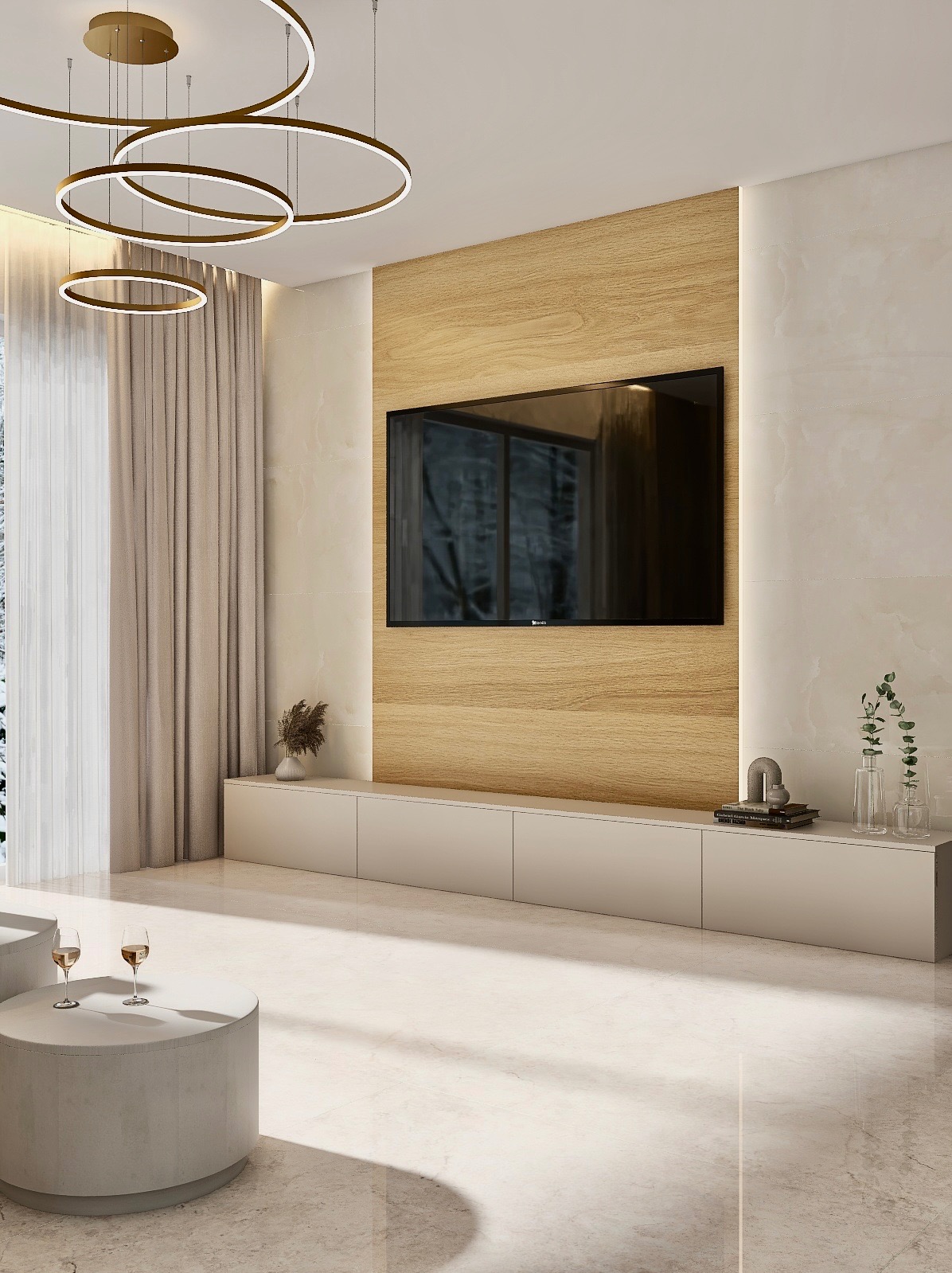 Jasne wnętrze salonu z drewnianą ścianą TV, okrągłym stolikiem kawowym i designerską lampą. Minimalistyczny styl, beżowa kolorystyka, marmurowa podłoga.