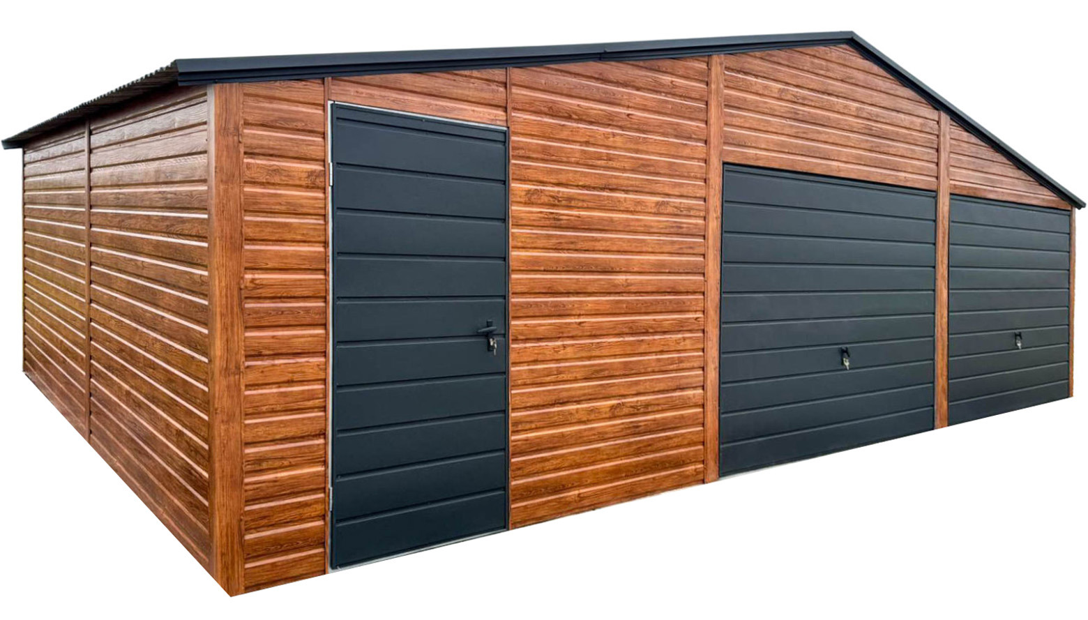 Garaż blaszany dwustanowiskowy z drewnopodobną elewacją i antracytowymi bramami segmentowymi oraz drzwiami wejściowymi z kluczem.