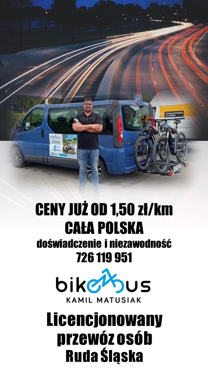 Niebieski bus z rowerami na bagażniku, mężczyzna na tle nocnej panoramy miasta. Reklama przewozu osób i rowerów z ceną od 1,50 zł/km.