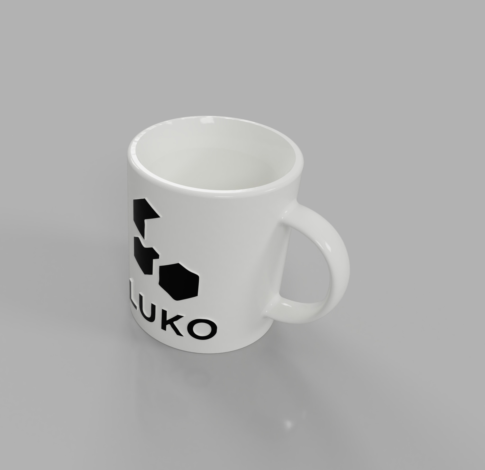 Biały kubek z czarnym logo i napisem 'LUKO' na szarym tle, lekko obrócony, ukazujący uchwyt i cień. Precyzyjny druk 3D na ceramice.