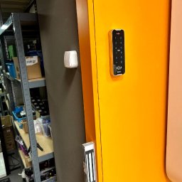 Elektrozaczep z klawiaturą Kenik, na kod oraz karte klucz