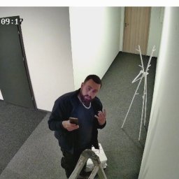 Widok z zamontowanej kamery przy wejsciu do biura.