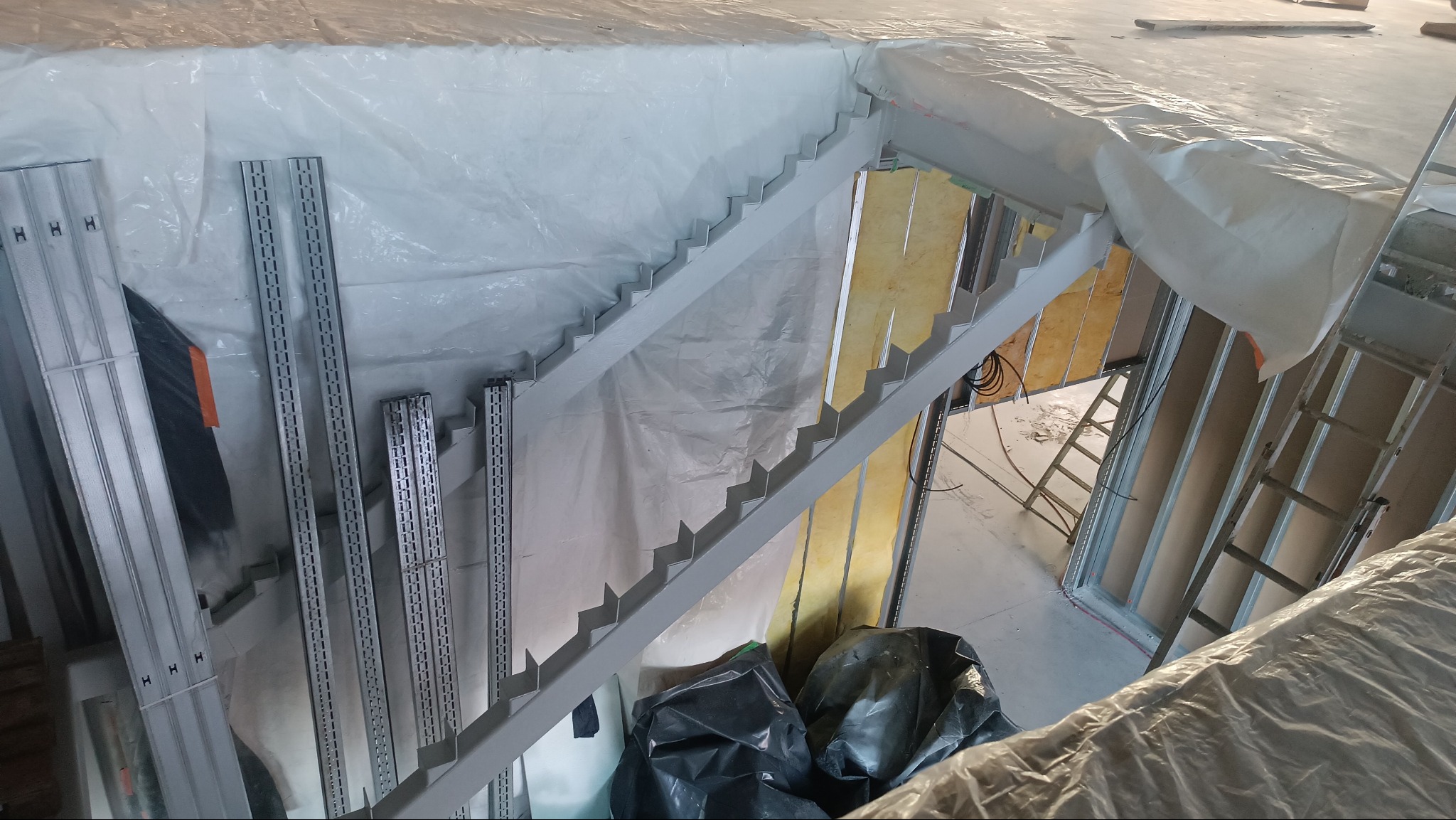 Schody dwuzabiegowe pod stopnie betonowe