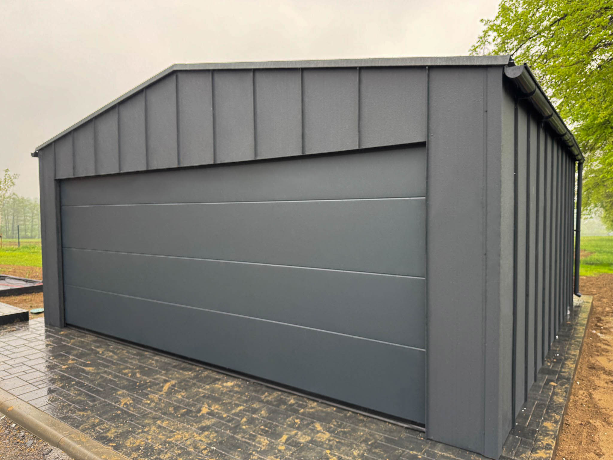 Garaż premium z blachy 'na rąbek'