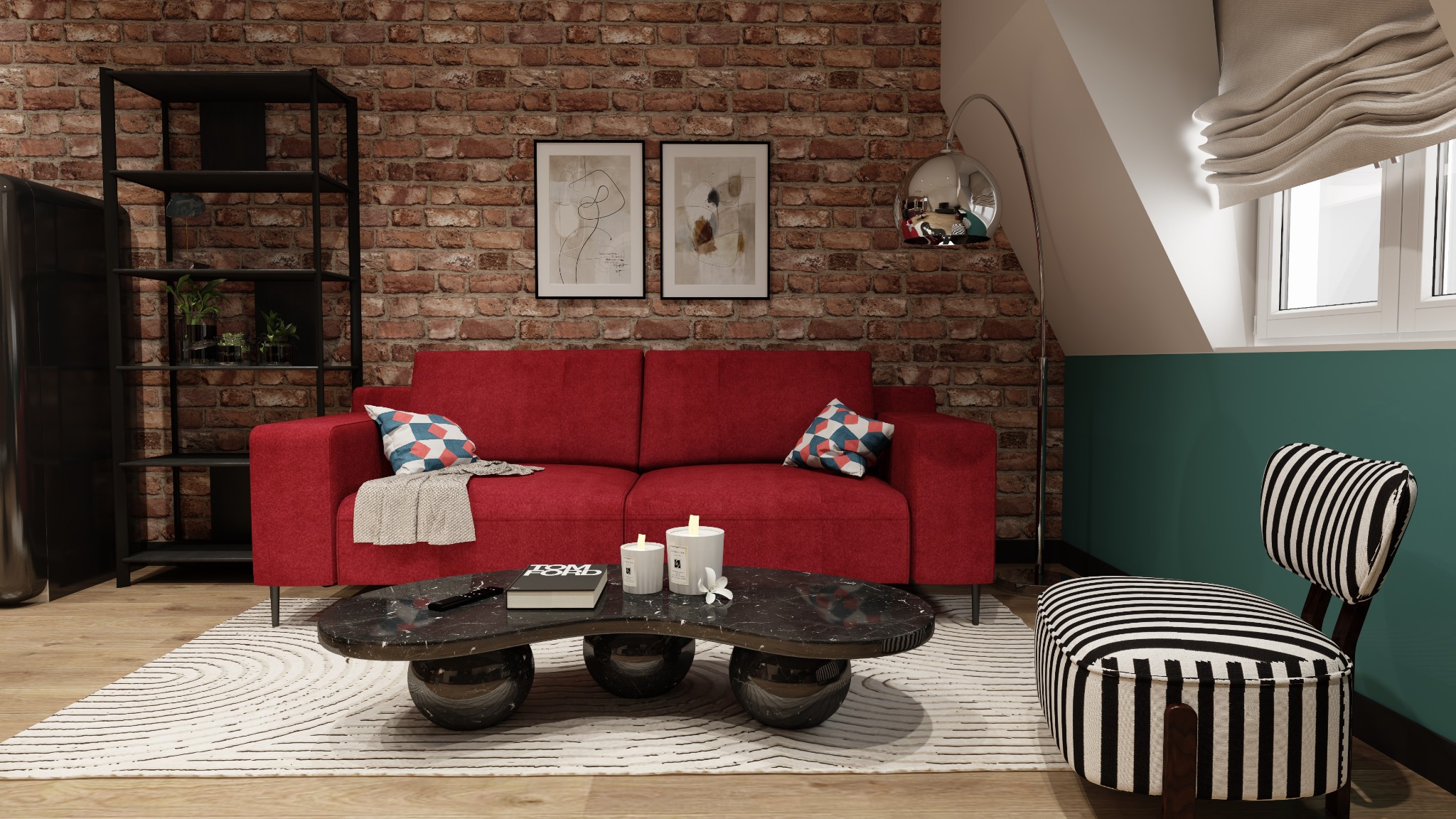Czerwona sofa z poduszkami i stolikiem kawowym na wzorzystym dywanie, na tle ceglanej ściany z grafikami i lampą. Krzesło w paski dopełnia aranżację wnętrza.