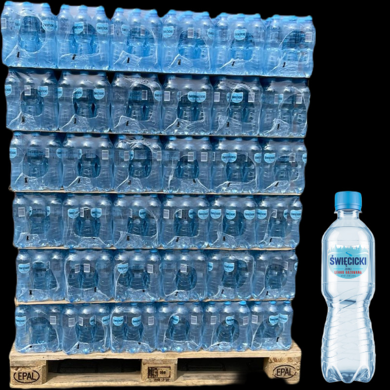 Paleta zgrzewek wody mineralnej 'Święcicki' na drewnianej palecie EPAL, obok pojedyncza butelka. Widok z bliska, prezentacja produktu.